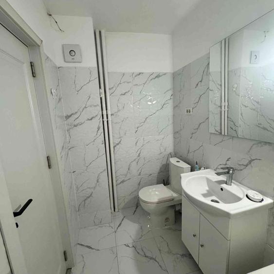 Apartament cu 3 camere semidecomandat în Crângași