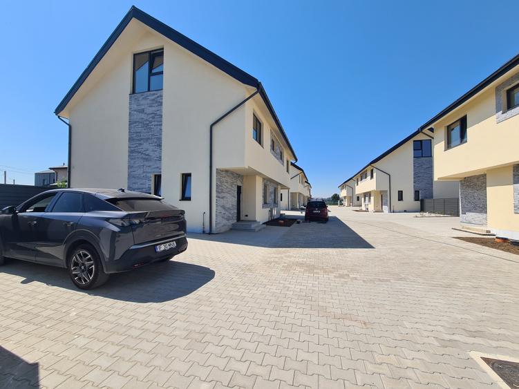 Duplex cu 4 camere cu Teren 230 Mp în Odăi