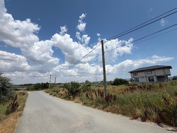 Teren Construcții intravilan de 301 mp, în Nord