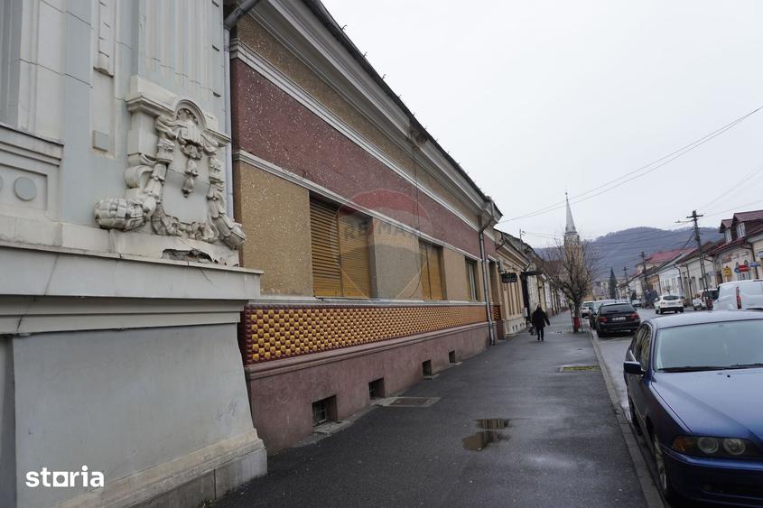 Casă cu 5 camere cu Teren 308 Mp în Central