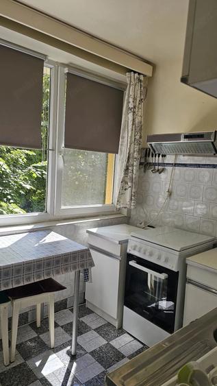 Apartament cu 3 camere semidecomandat în Iancului