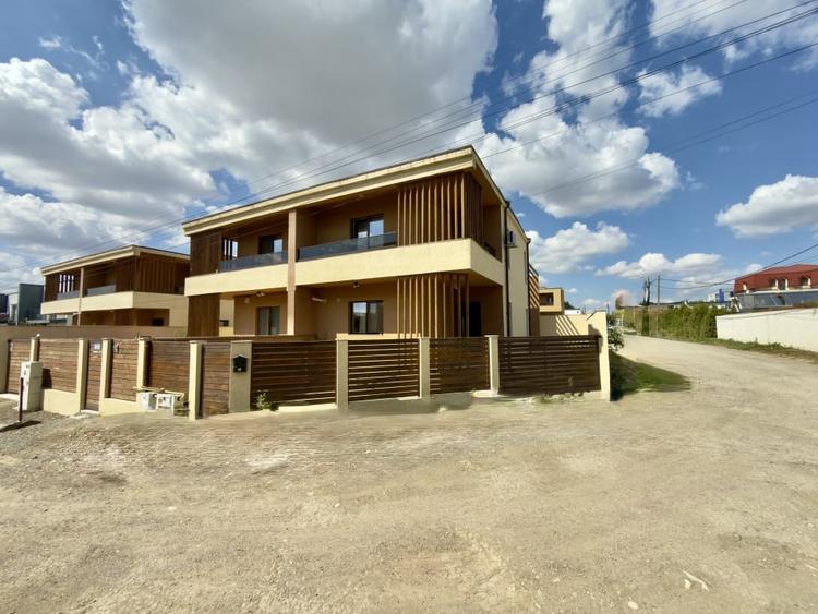 Duplex cu 3 camere cu Canalizare în Mamaia-Sat