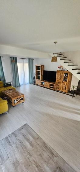 Duplex cu 4 camere cu Canalizare în Giroc