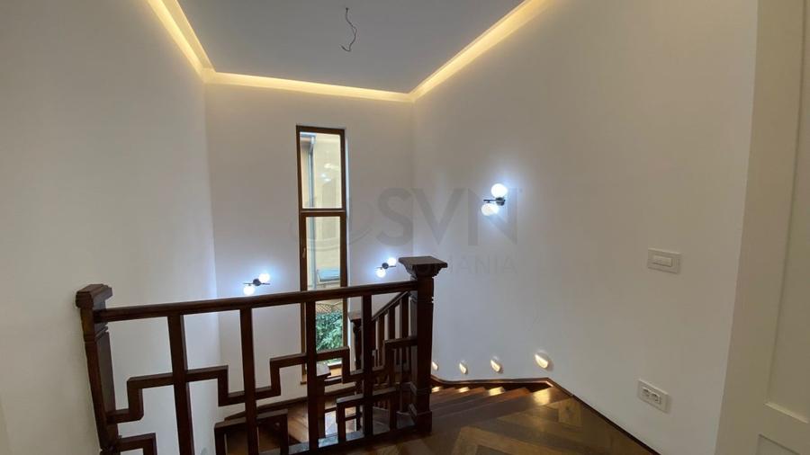 Casă individuală cu 10 camere cu Canalizare în Cotroceni