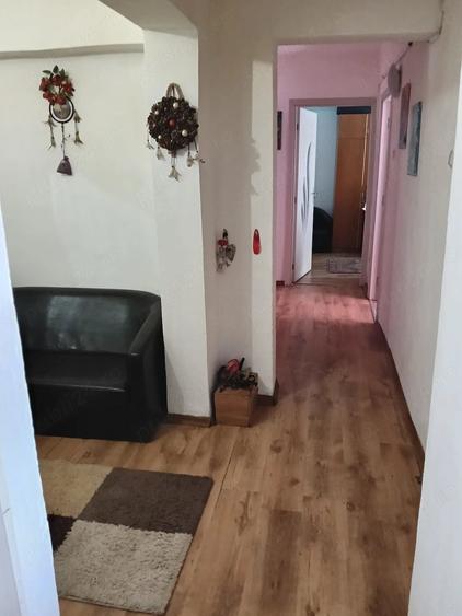 Apartament cu 3 camere decomandat în Între Lacuri