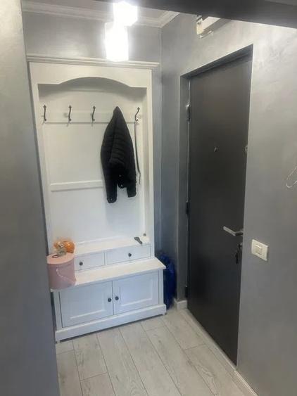 Apartament cu 3 camere decomandat, mobilat în Dacia