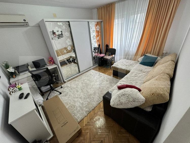 Apartament 2 camere, decomandat, cartier 9 Mai - 1