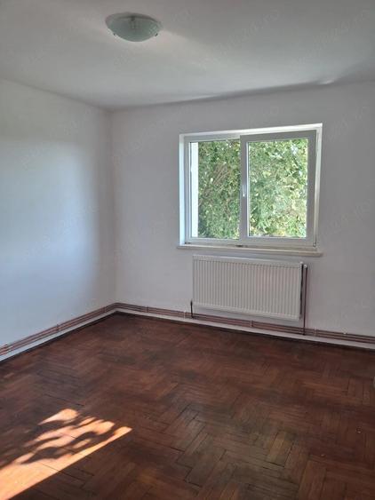 Apartament cu 2 camere decomandat în Cornișa