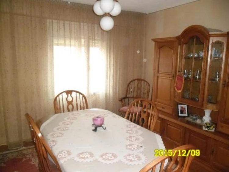 Apartament cu 4 camere semidecomandat în Intim