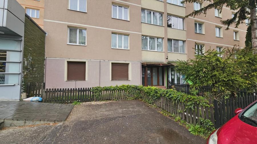 Apartament 3 camere Calea Bucuresti ,acces stradal 137000 Euro - 2