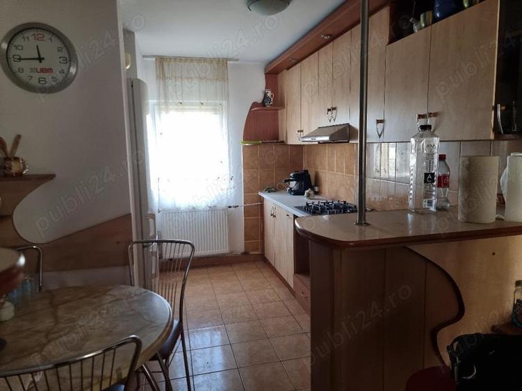 Ap tip PC , 3 cam , Nufarul , mobilat dotat et 4 cu acoperis, 2 pe palier , luminos, ocupabil - 9