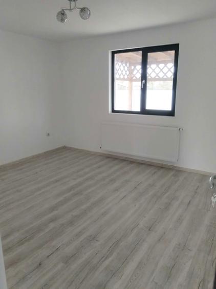 Casa noua de vanzare cu utilitati: gaze, curent, apa si canalizare - 3