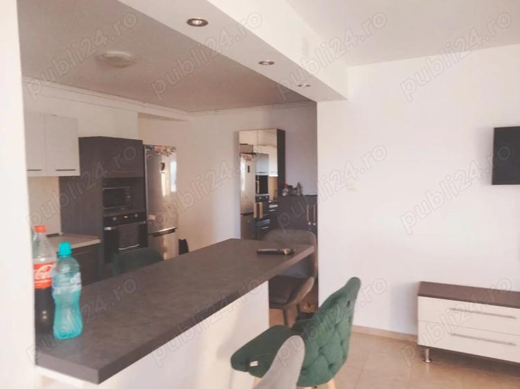 Proprietar , vand apartament decomandat ,3 camere - 9