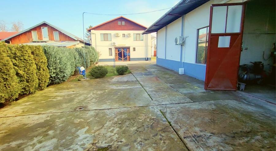 Vila 290mp + 4 spatii comerciale/depozitare, teren 1401 mp, acces DN1 - 7