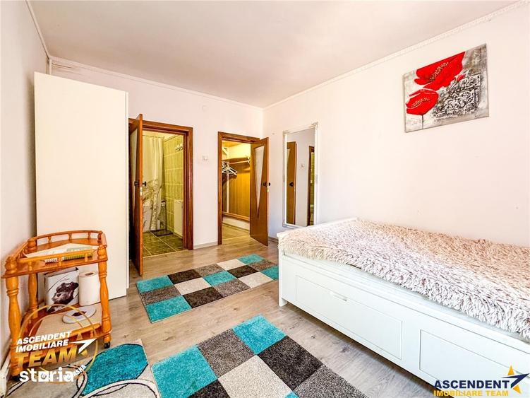 Casă cu 5 camere cu Teren 400 Mp în Simeria