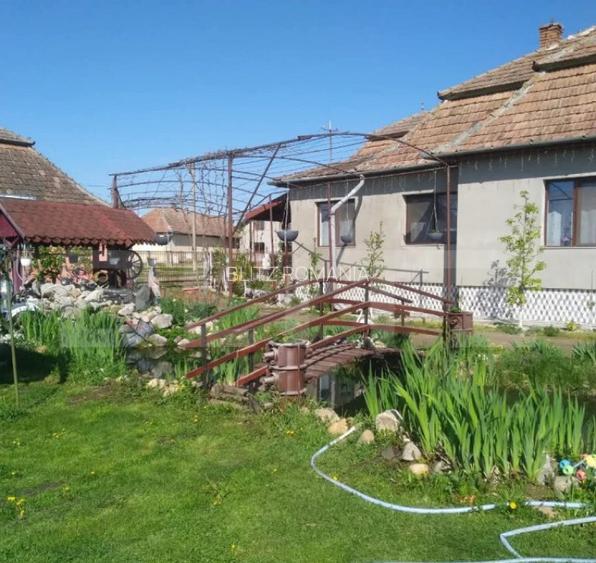 Casa 6 camere, 250 mp, zona Luncani