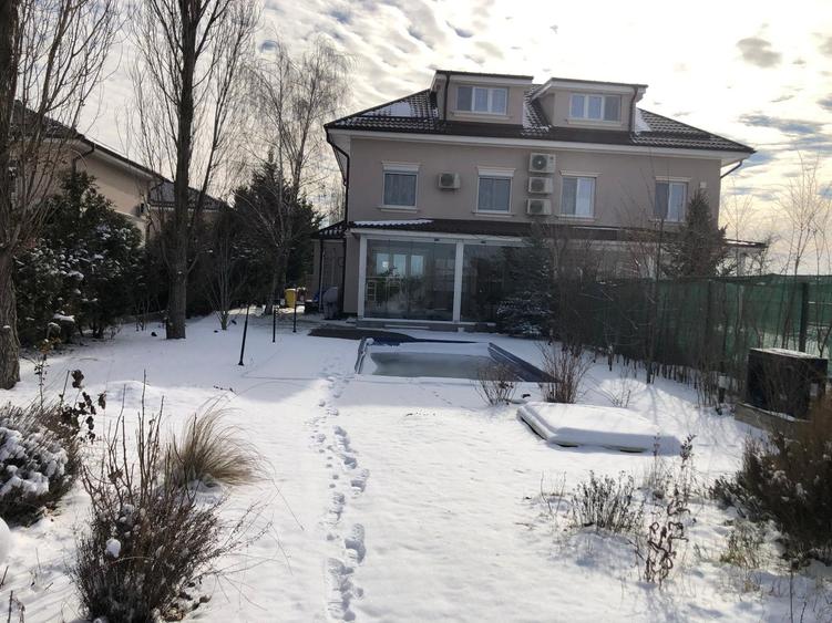 Reședință exclusivistă cu piscină, grădină matură și intimitate deplină - 10