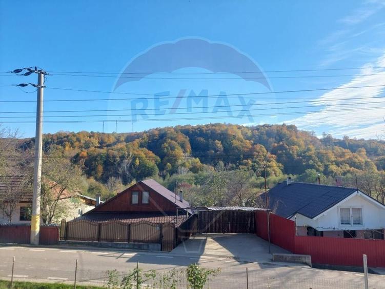 Casa la rosu de vanzare in Caiuti, Bacau - 8