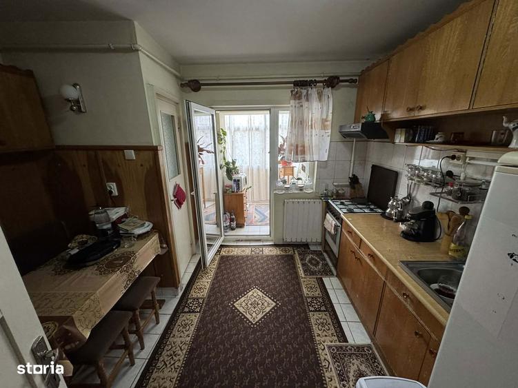 Apartament 4 camere decomandate , etaj 1 , Carpati 2 - 4