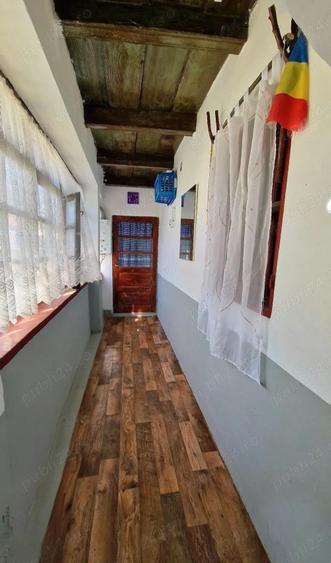 Casa de vanzare ,teren generos - 1