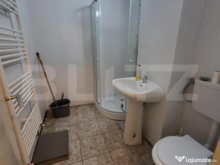 Spatiu comercial de vanzare, zona Micro III - 4