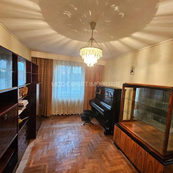 De vanzare apartament 3 camere, central, etaj 1 - Bacau