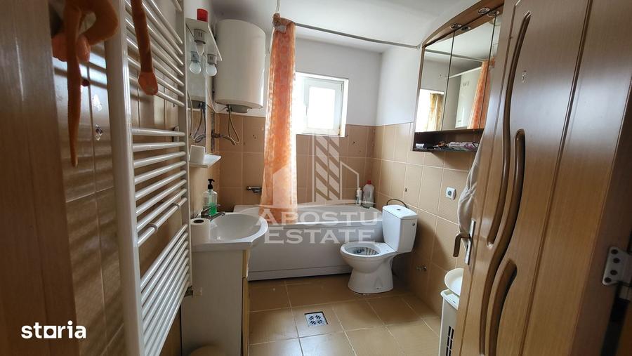 Casă cu 7 camere cu Teren 550 Mp în Dudeștii Noi
