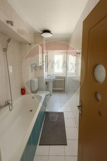 Apartament 3 camere de vanzare - Bulevardul Decebal - 13