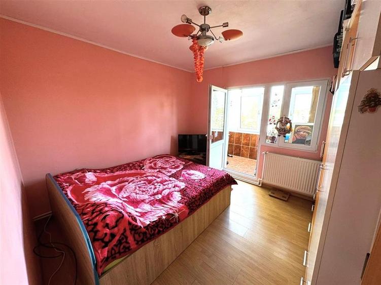 Apartament 3 camere , zona Liceul Pedagogic, etaj 3, mobilat si utilat - 13
