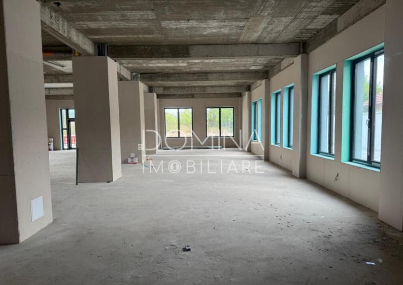 Spa?iu comercial *peste 400 mp - parcare* - str. Tineretulu - 4