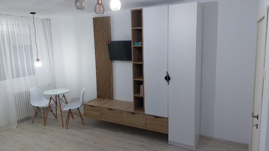 Proprietar, inchiriez garsoniera complet renovata si mobilata modern - 1