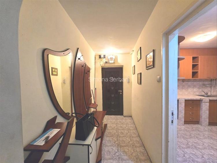 Apartament cu 4 camere semidecomandat, mobilat în Nord