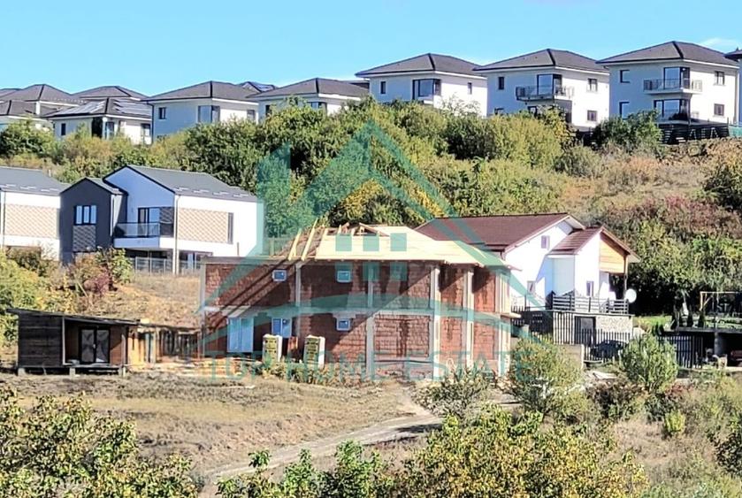 Duplex de vanzare intr-o zona retrasa in Dezmir! - 3