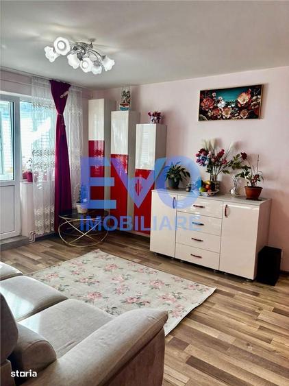 Apartament de vanzare, 3 camere, RENOVAT, Zimbru, Iasi - 2