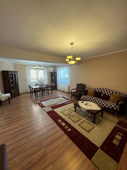 | Vila Pipera | 300 mp | Parcari | - 3