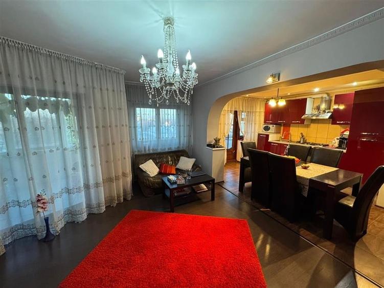 Apartament 3 camere, etaj 3 , zona Liceul Pedagogic, mobilat - 3