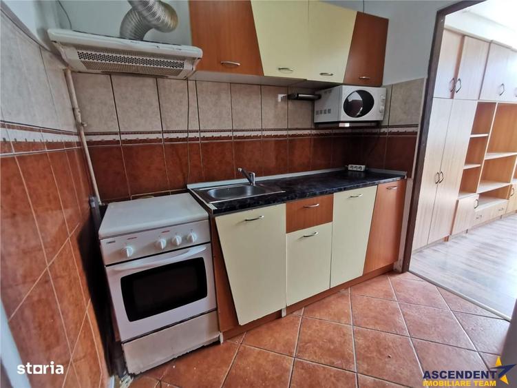 Garsoniera luminoasa cu bucatarie utilata si baie cu cada - 4