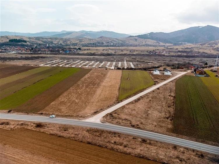 Film! Potrivit pentru edificarea caselor/ plasament, 5.500 mp, Tarlungeni,Brasov - 2