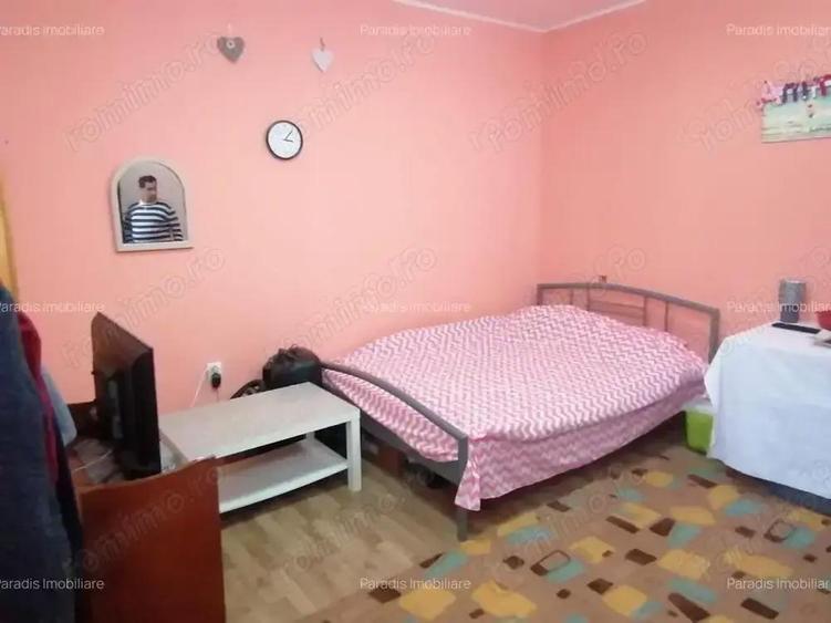 De vanzare casa 3 camere zona Damaroaia 2 bai, balcon deschis - 9