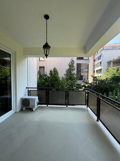 Apartament cu 3 camere decomandat în Herăstrău