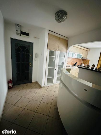 Apartament cu 3 camere ,et 1 zona Centrala - 1