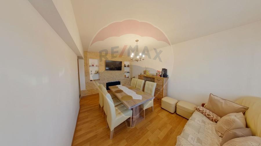 Apartament cu 4 camere de vanzare in zona Central - 2