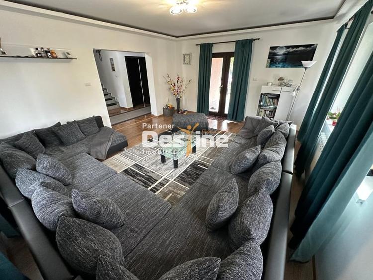 Pascani - Vila spatioasa 228 mp, teren 1000 mp, garaj, demisol si terase - 4