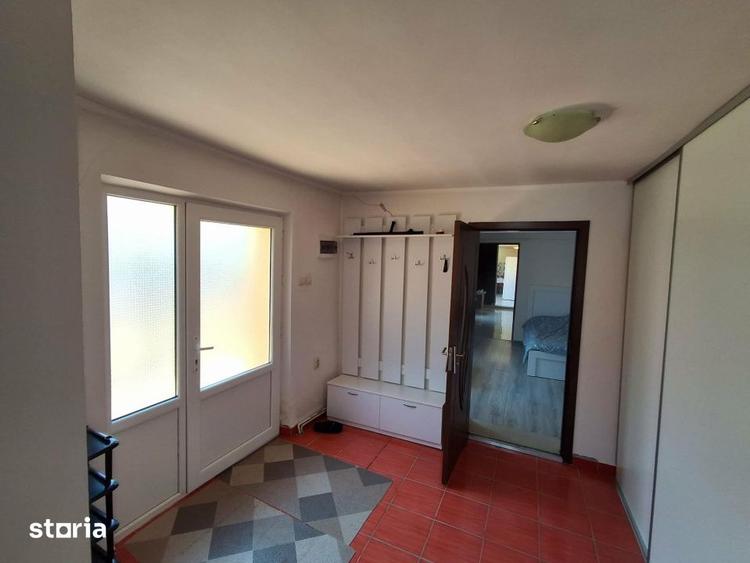 Casă cu 3 camere cu Canalizare în Central
