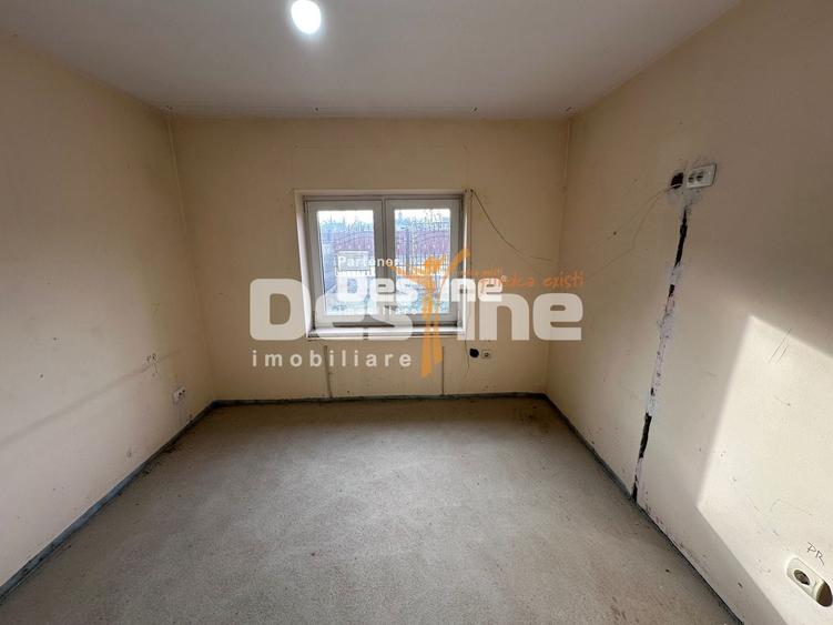 Duplex cu 3 camere cu Canalizare în Central
