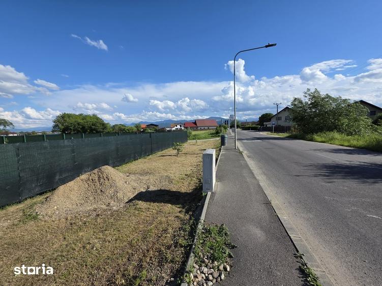Casă cu 4 camere cu Teren 800 Mp în Stupini