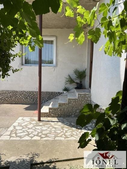 Casă individuală cu 3 camere cu Teren 1338 Mp în Ampoița