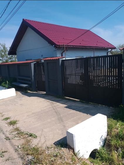 Casă cu 4 camere în Ghindeni