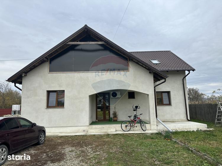Casă cu 4 camere cu Teren 5000 Mp în Girov