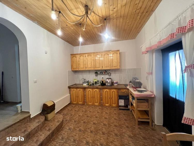Casă cu 3 camere în Câmpu Cetății